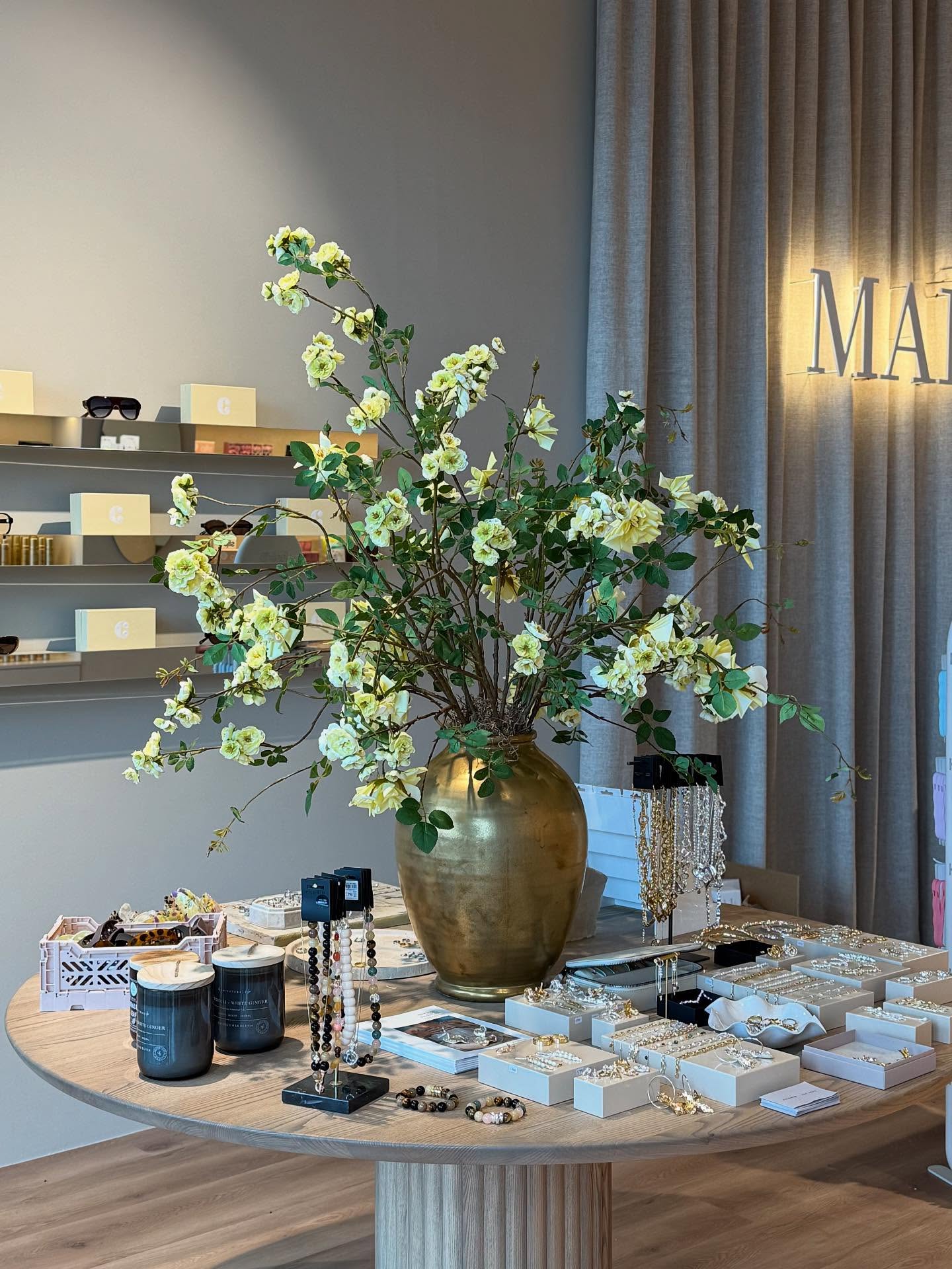 Falleg silkiblómaskreyting frá Studio Bloom