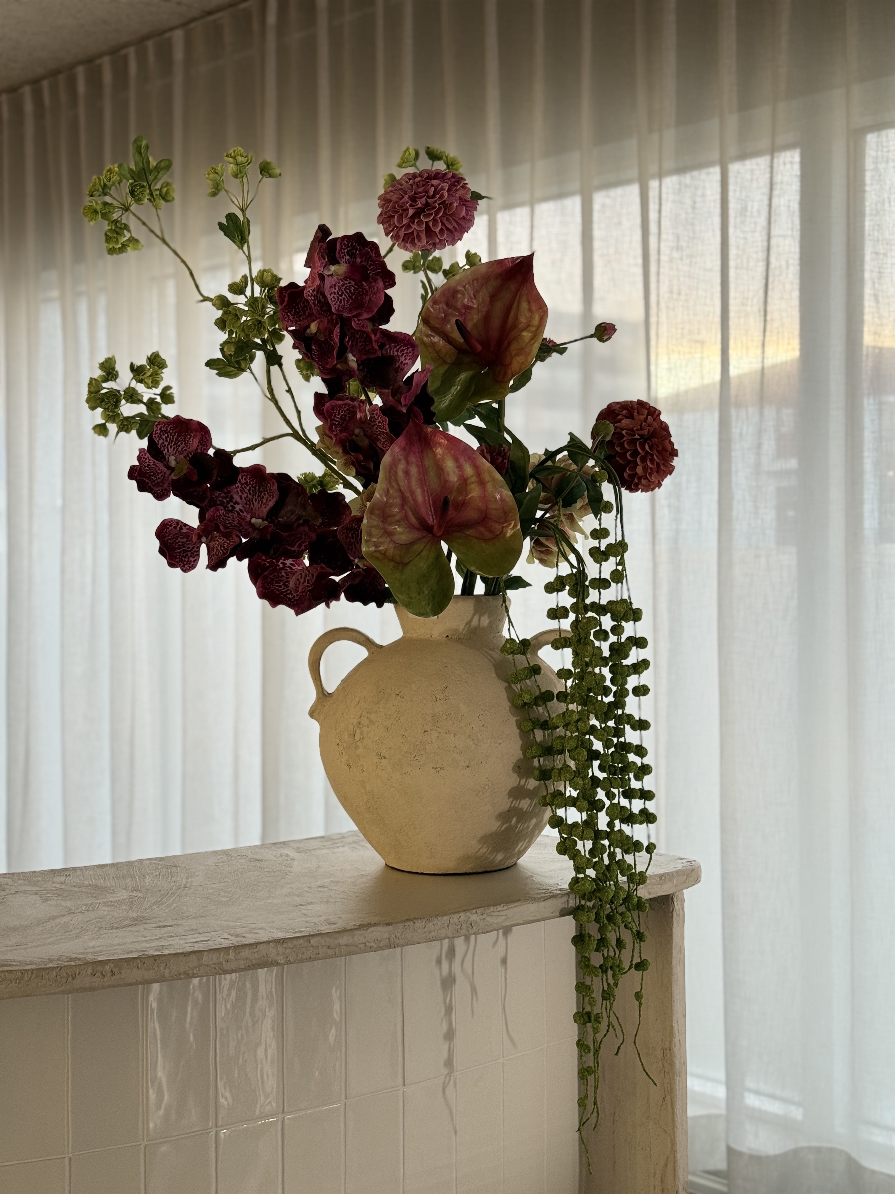 Falleg silkiblómaskreyting frá Studio Bloom