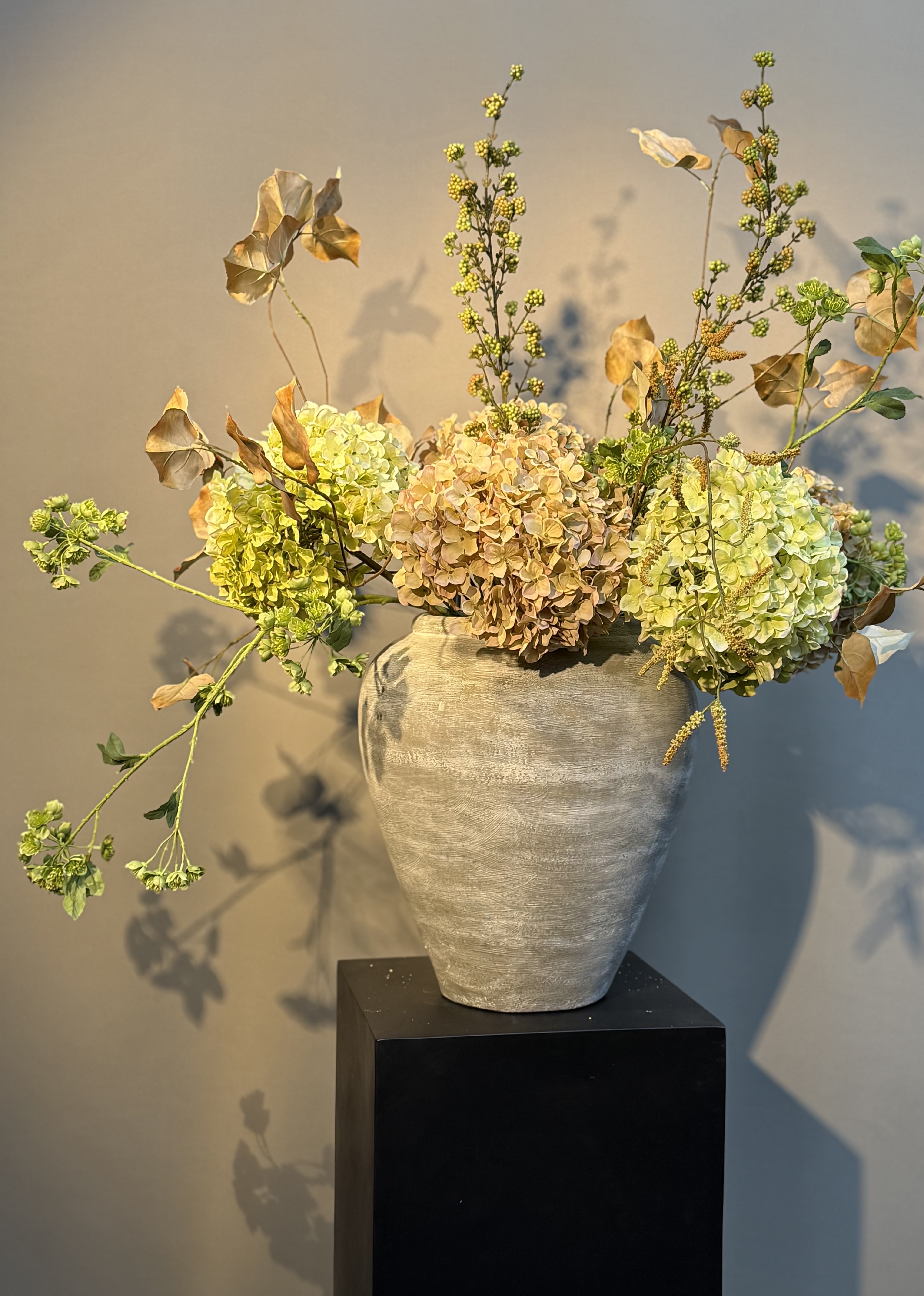 Falleg silkiblómaskreyting frá Studio Bloom