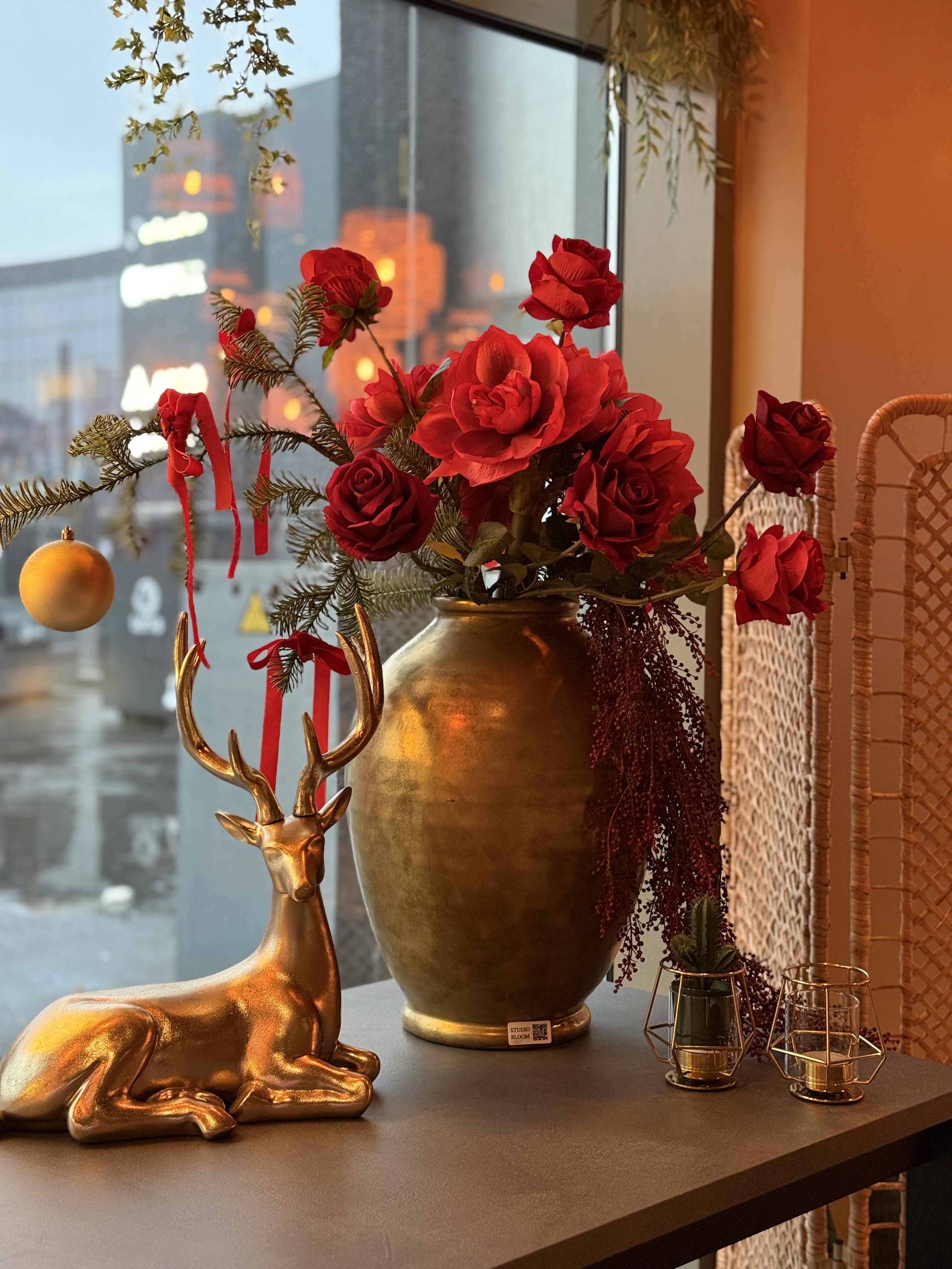 Falleg silkiblómaskreyting frá Studio Bloom